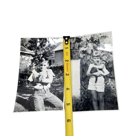 Vtg B&W Photo 1963 Cute Young Children Holding Cute Kitten Snapshot Lot of 2 - Picture 3 of 4